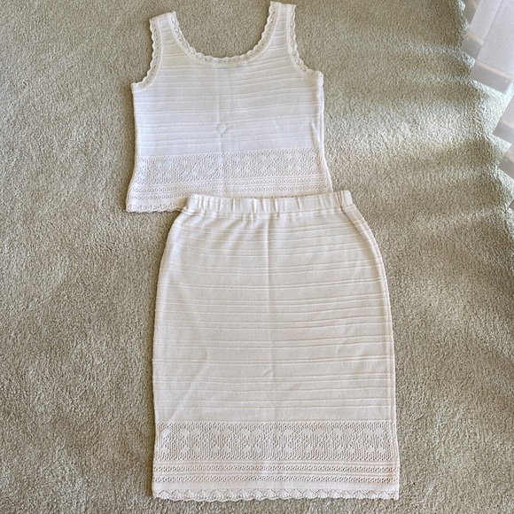 Nice vintage St. John cream tank top and skirt with Lacey edge, P - Picture 12 of 14
